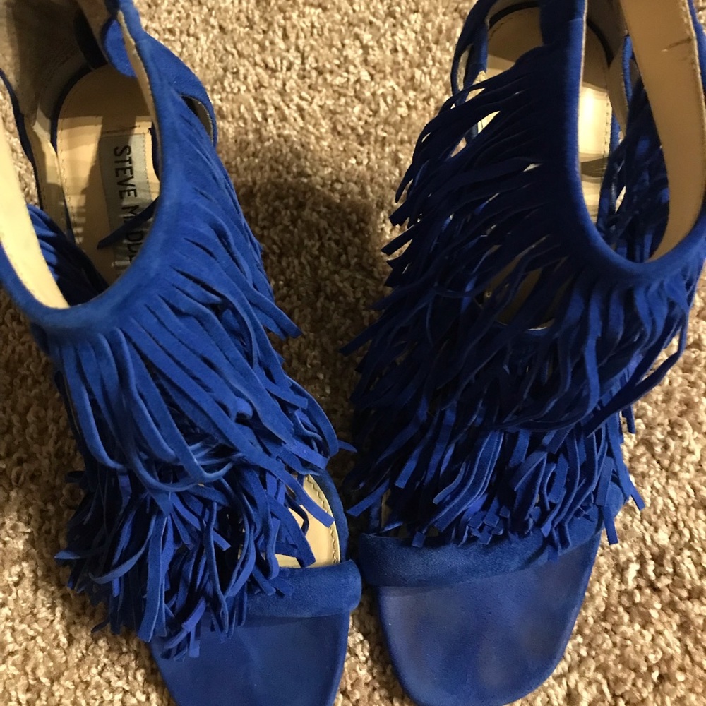 Women’s fringed sandal